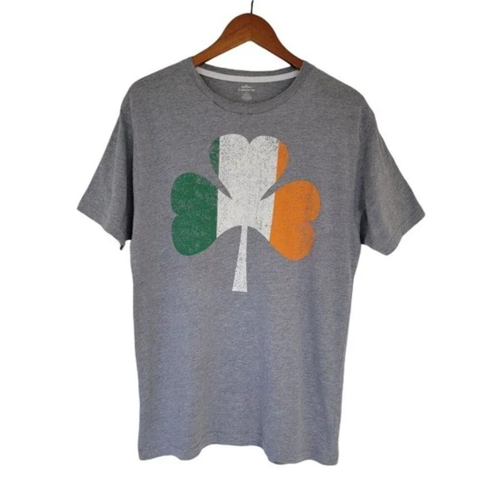 Way to Celebrate St Patricks Day Shamrock Graphic T Shirt Unisex Size M Gray